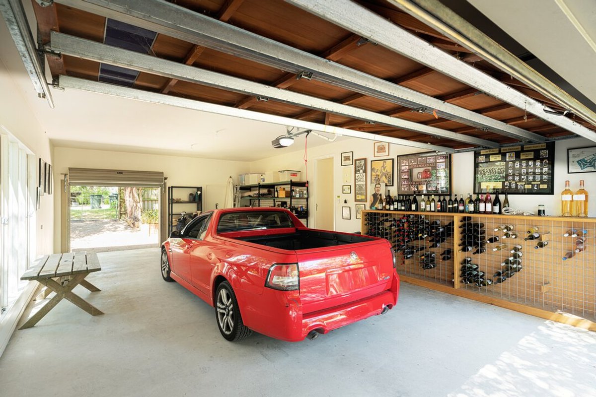 Monaro, Portsea — Garage