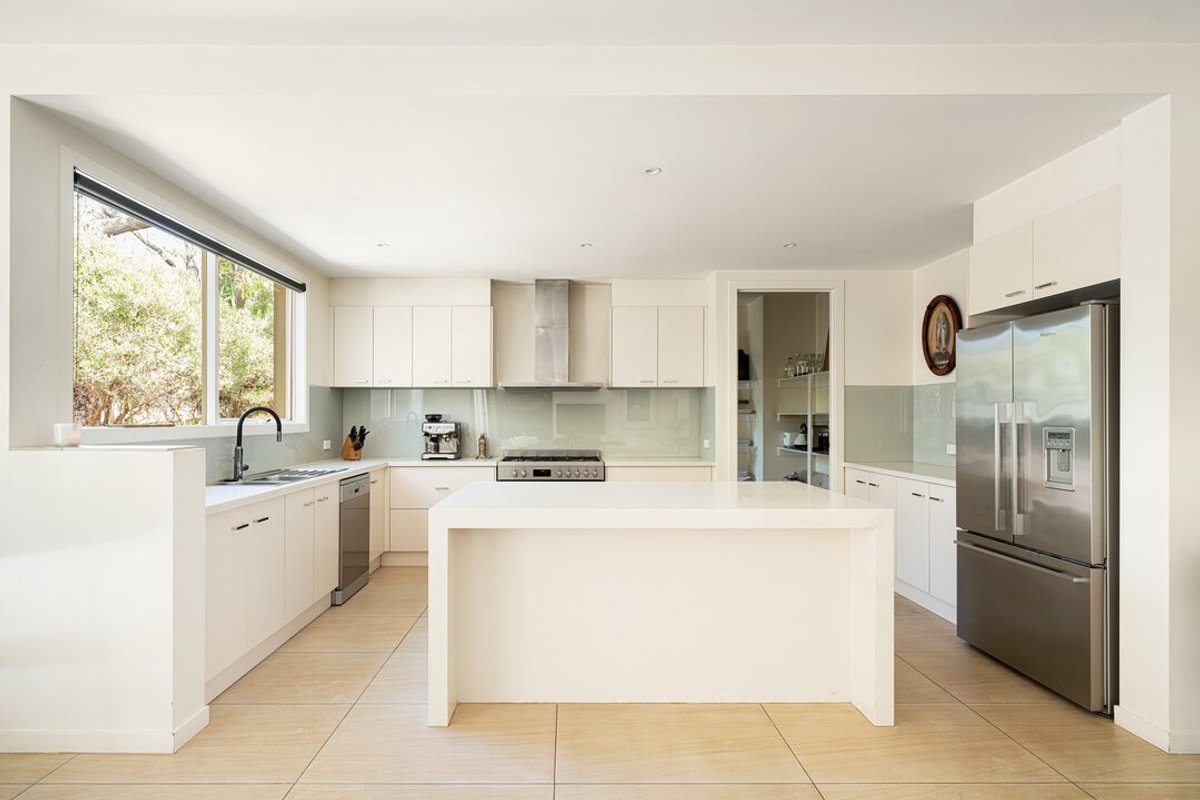 Monaro, Portsea — Kitchen