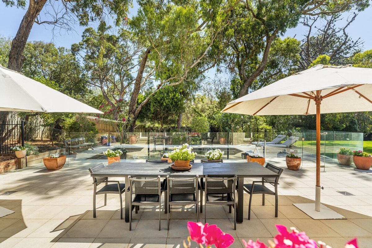 Monaro, Portsea — Outdoor dining terrace