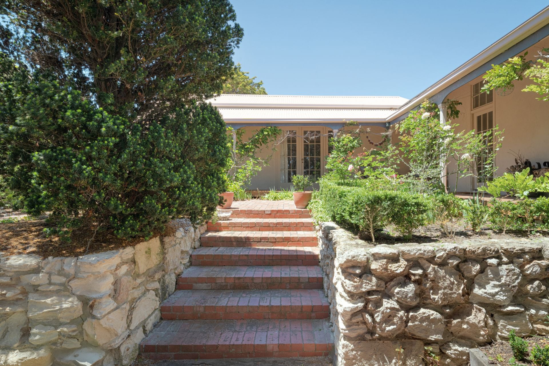 Longford Cottage — photograph 2