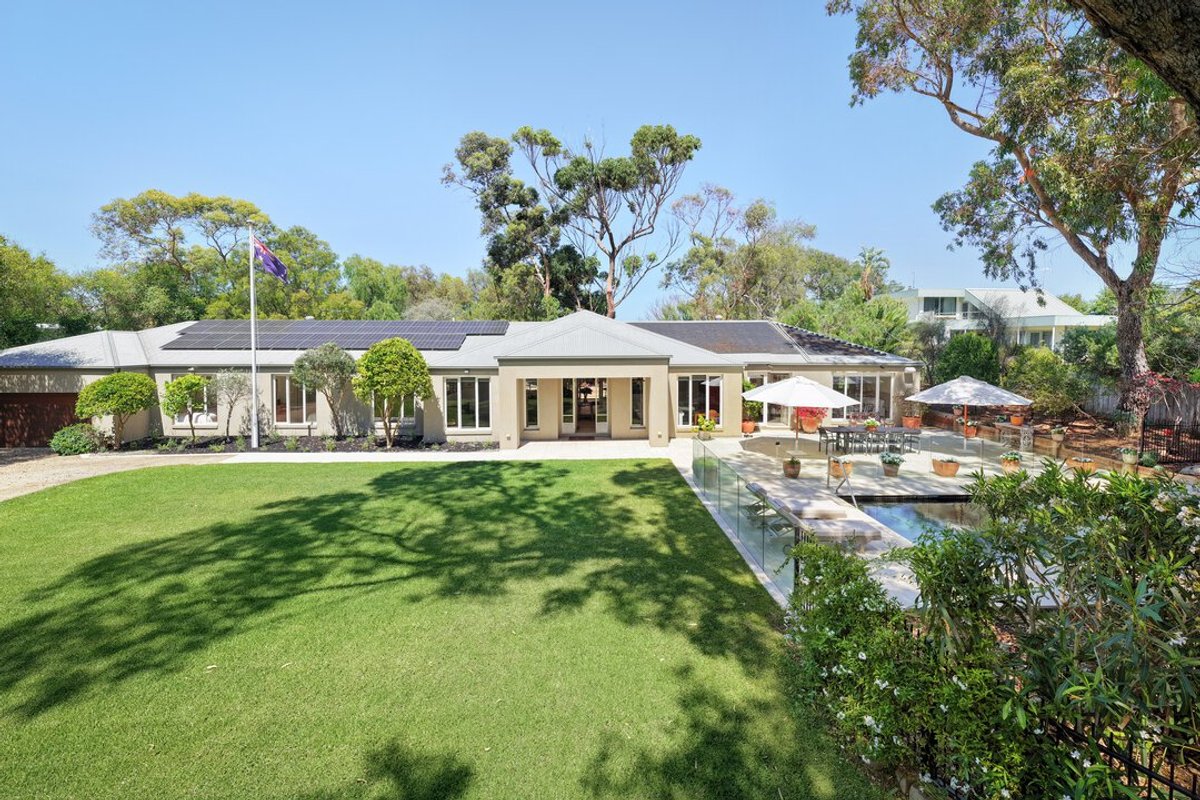 Monaro, Portsea — Garden and house