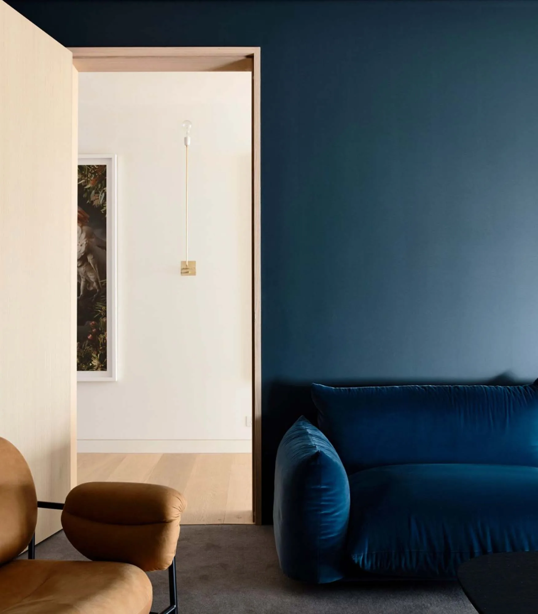 Brighton East Garden House — Blue-toned sitting area